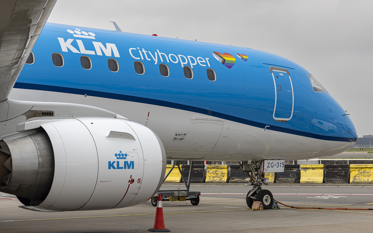 Thumbnail voor KLM gaat op genderneutrale tour: nu ook ‘x’ op vliegtickets