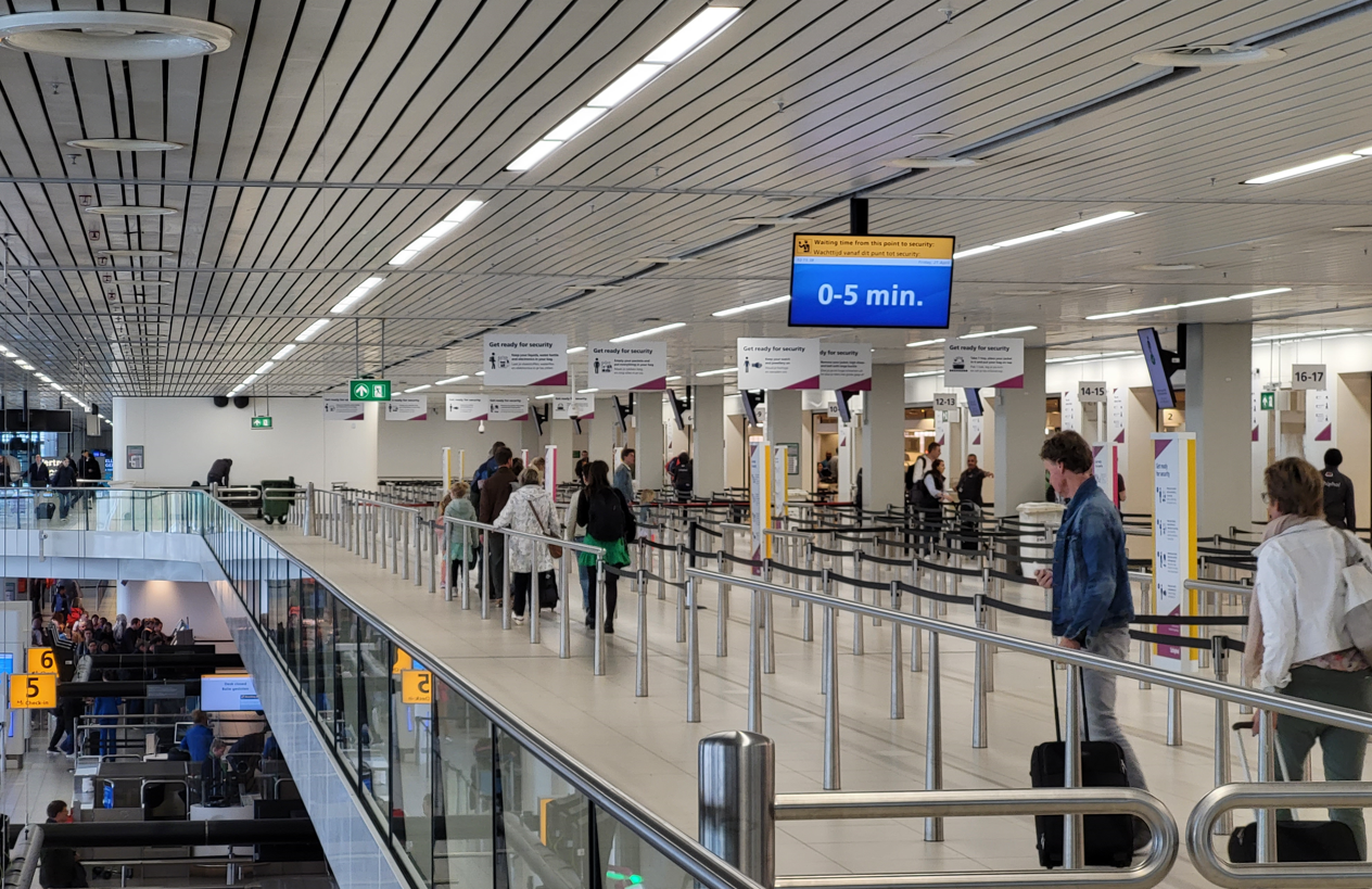Thumbnail voor Schiphol kijkt tevreden terug op meivakantie: meer reizigers, minder wachttijd