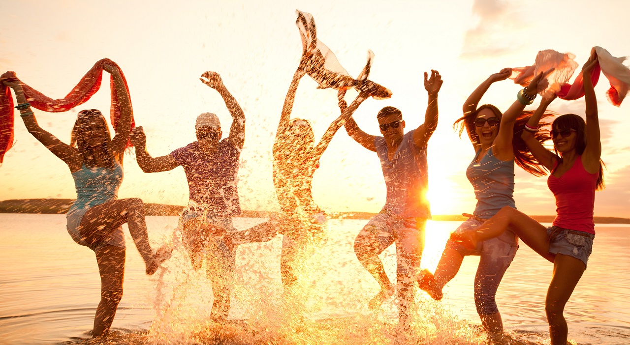 Thumbnail voor De Jong Intra Vakanties brengt nieuwe jongerenflyer uit met uitgebreider aanbod