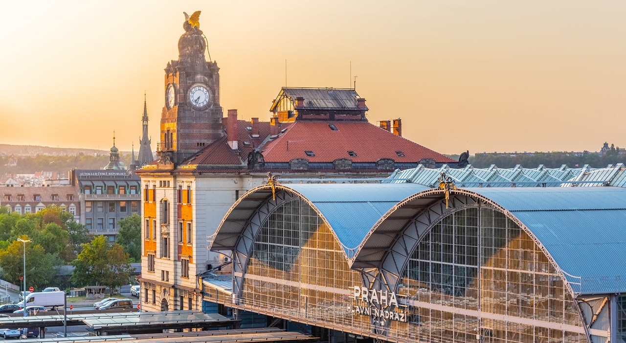 Thumbnail voor Met de trein naar Praag en vijf uitstapjes met het openbaar vervoer