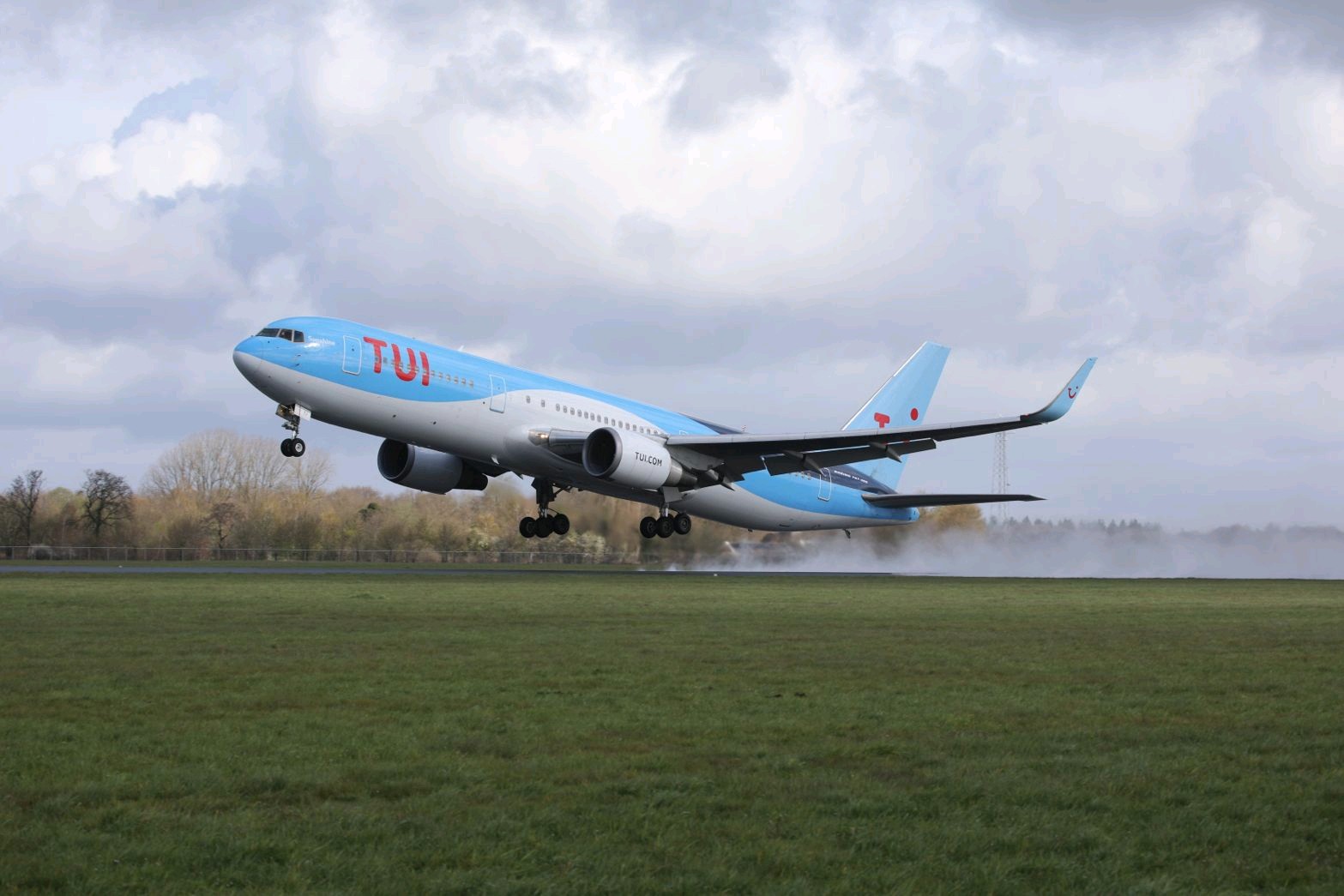 Thumbnail voor TUI Boeing 767 op Eelde: nu nog speciaal, straks normaal