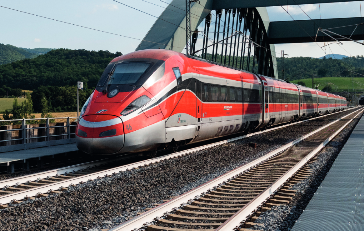 Thumbnail voor Ook Qbuzz wil Schiphol per trein met Parijs verbinden