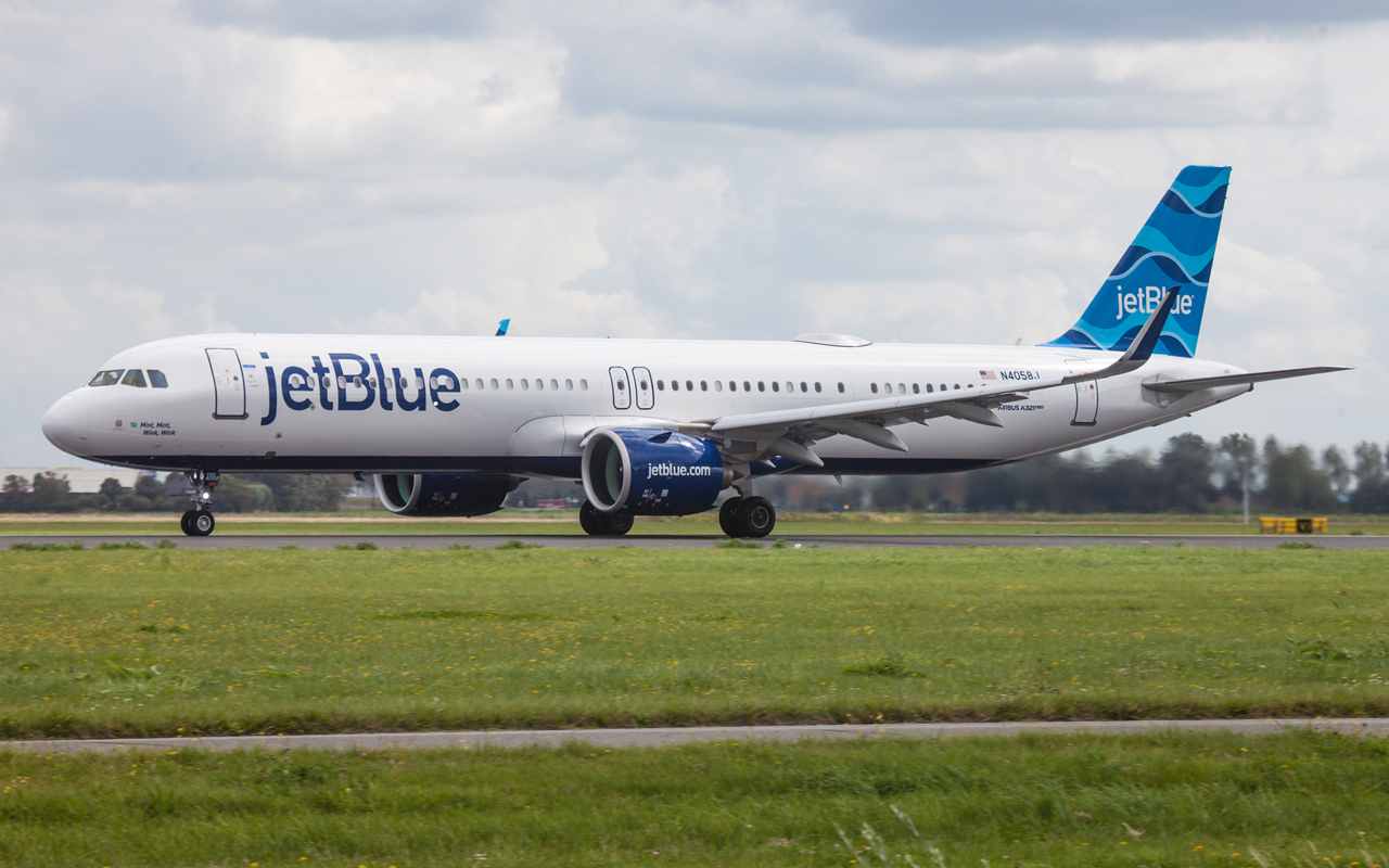 Thumbnail voor JetBlue krijgt geen slots op Schiphol voor zomer 2024