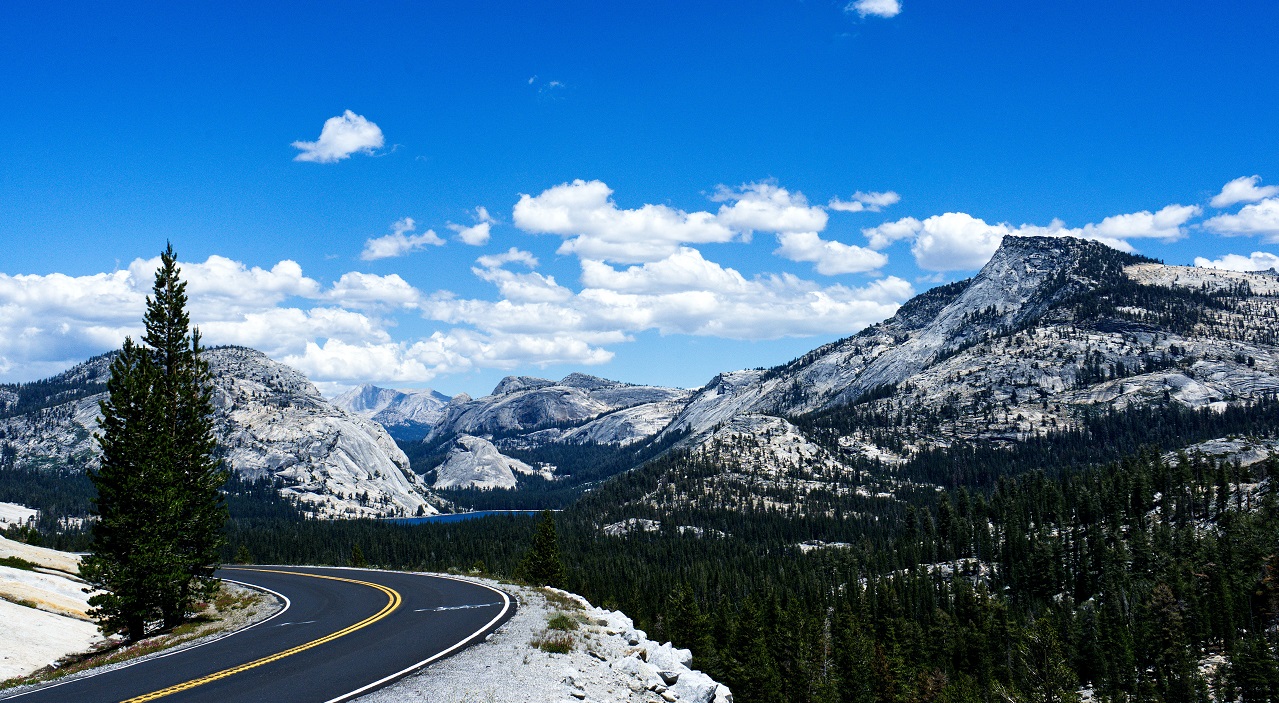 Thumbnail voor Tioga Road in Yosemite National Park is weer geopend, maar pas op voor werkzaamheden