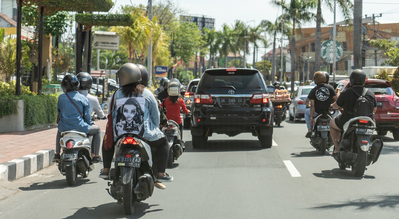 Thumbnail voor Bali overweegt scooterverbod voor toeristen
