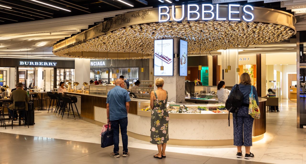 Thumbnail voor Bubbles Winebar opent deuren in Lounge 2 Schiphol