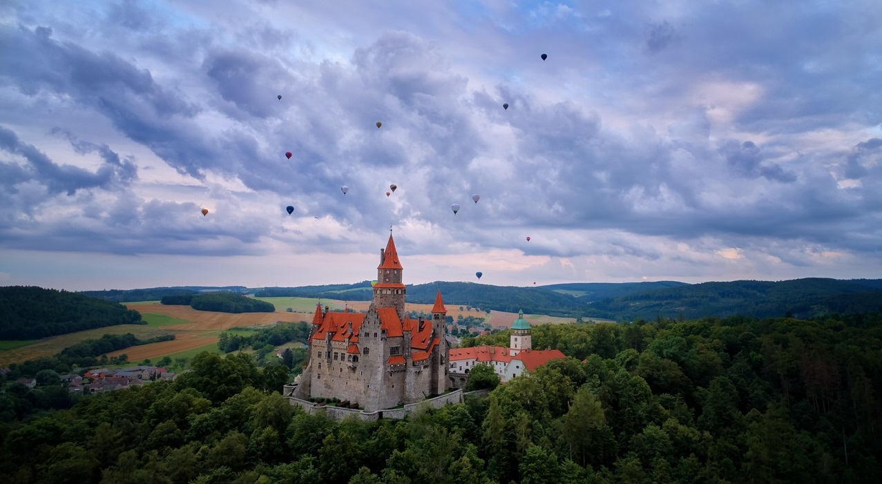 Thumbnail voor 14 kastelen die je moet bezoeken tijdens een vakantie naar Tsjechië