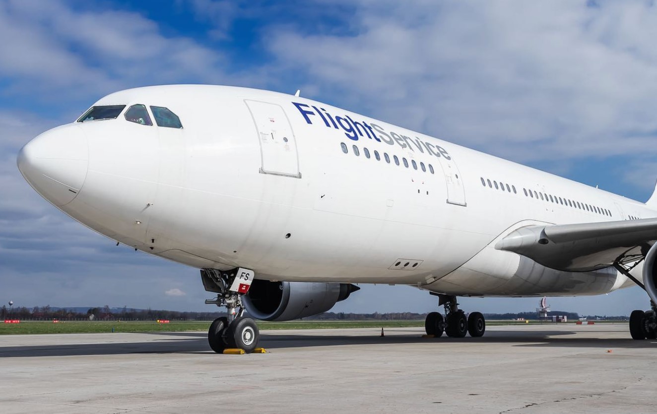 Thumbnail voor TUI weer met Airbus A330 naar Rotterdam Airport