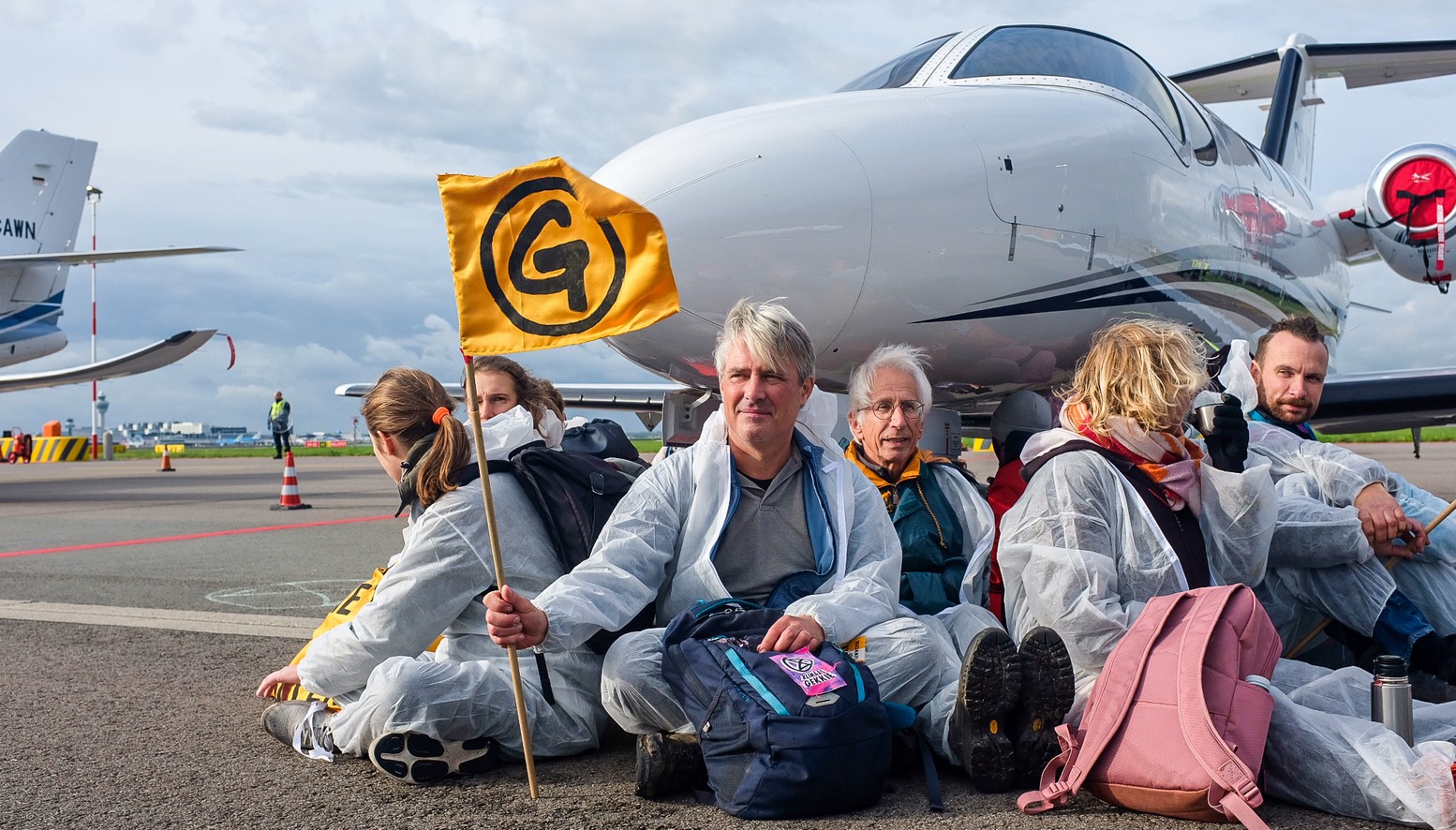 Thumbnail voor Klimaatactivisten blokkeren privéjets op Schiphol