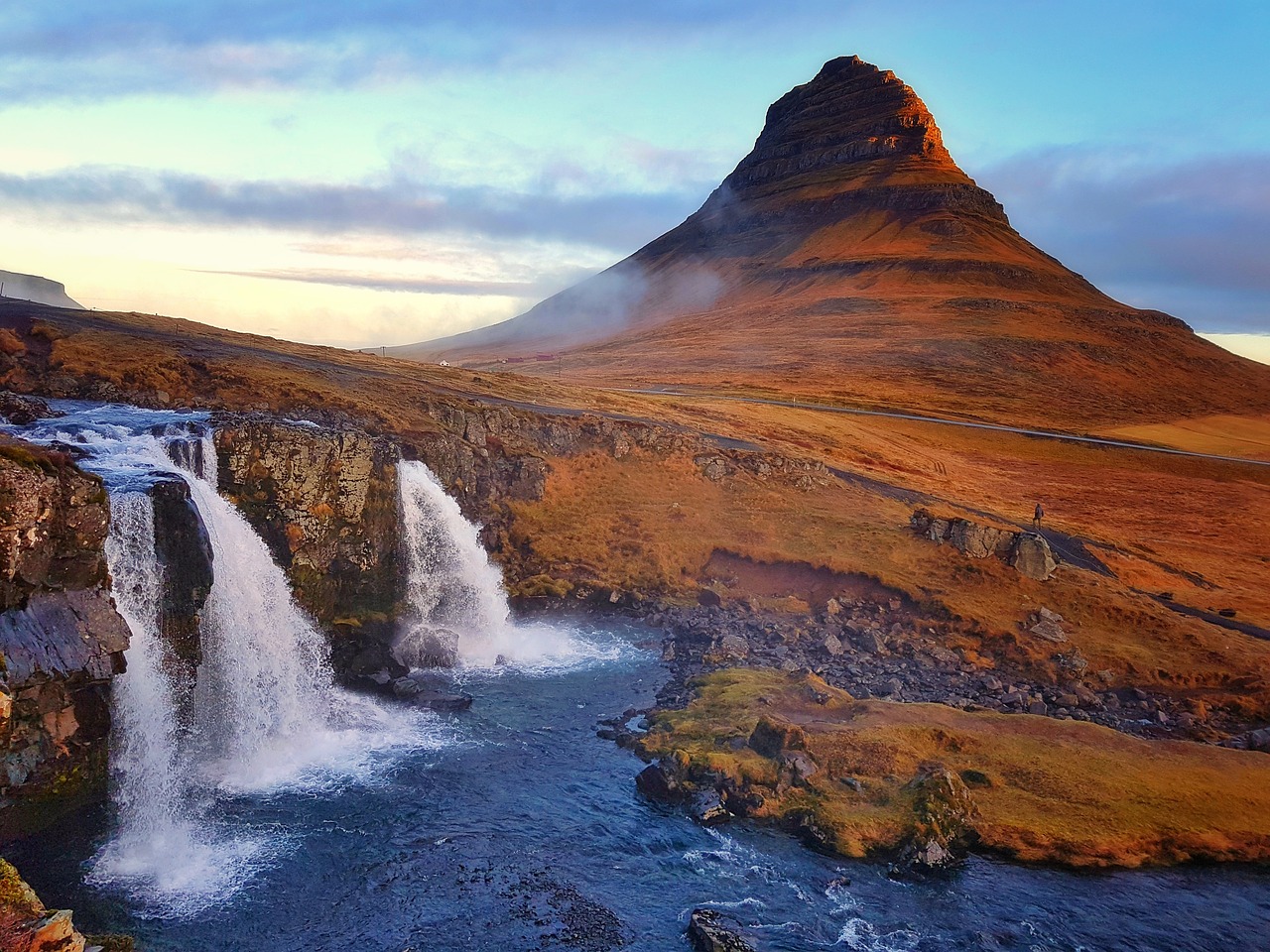 Thumbnail voor IJsland opent Bars, theaters en evenement-locaties