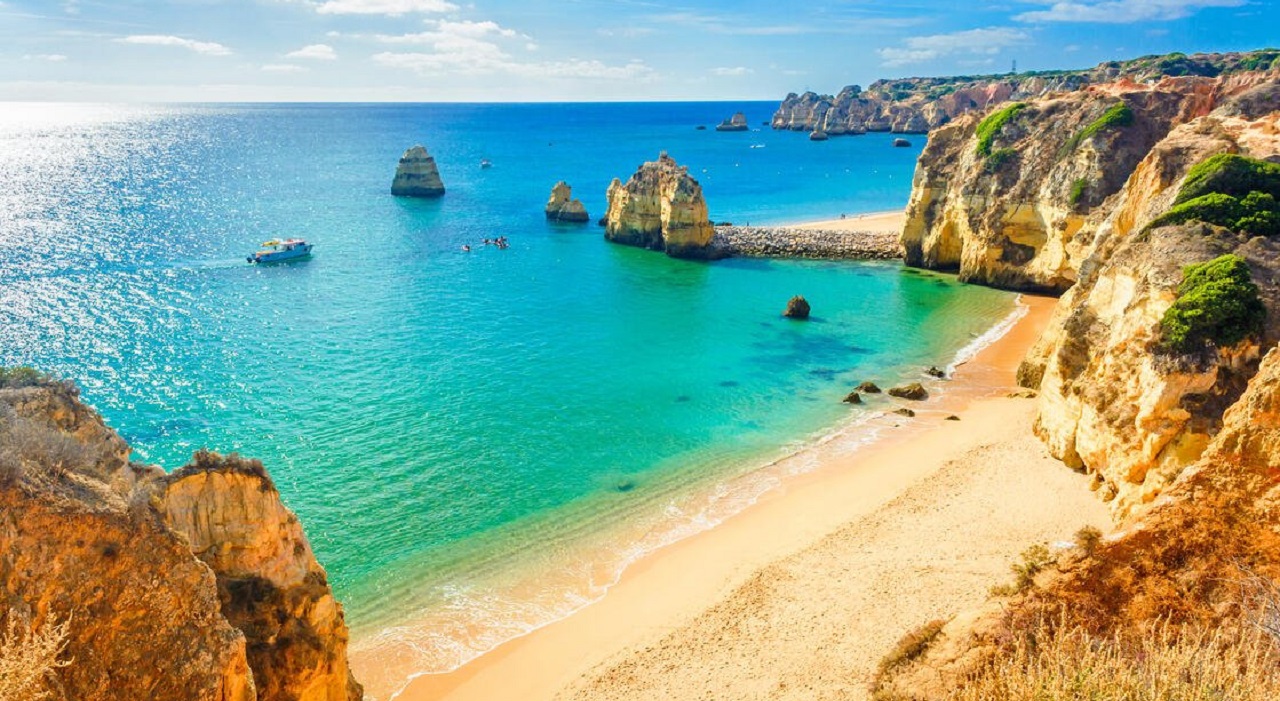 Thumbnail voor Algarve uitgeroepen tot ‘Beste Strandbestemming van Europa’