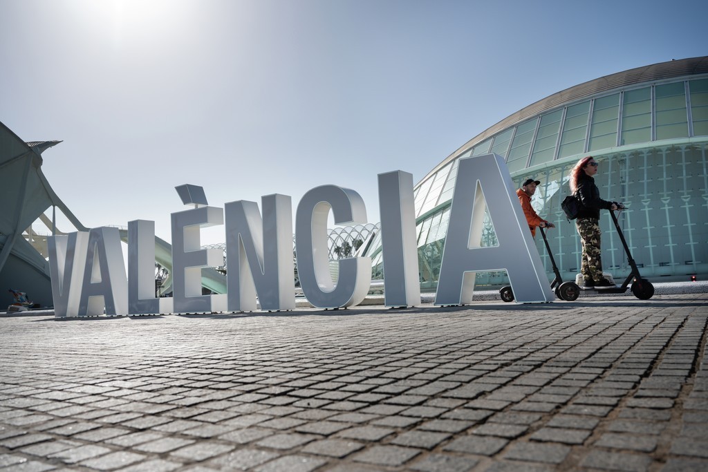 Thumbnail voor Valencia opent nieuwe metroverbinding lijn 10