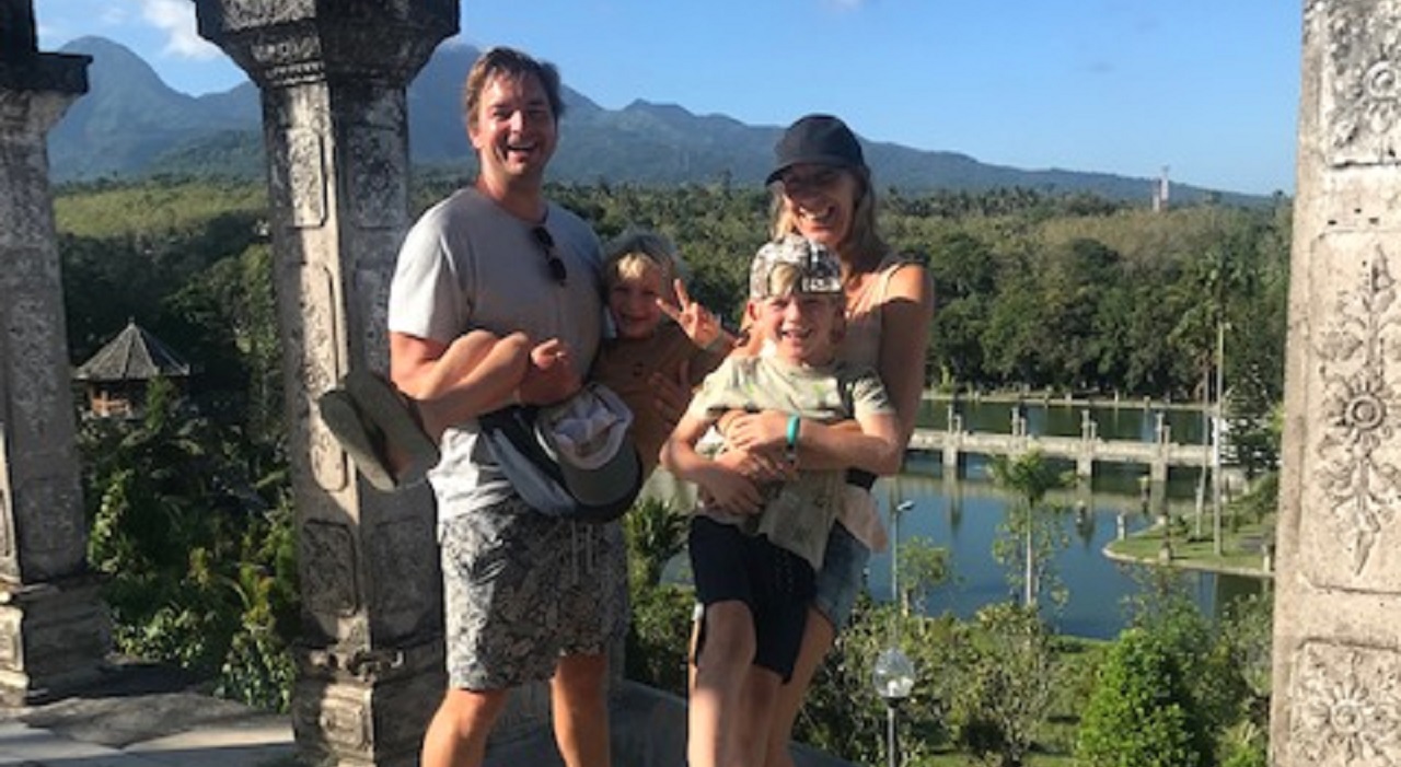 Thumbnail voor Mariël Korpel en gezin geven betekenis aan verblijf op Bali: mooie vakantie met een bijdrage