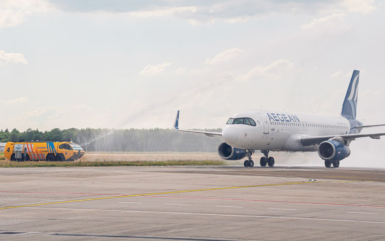 Thumbnail voor Aegean Airlines strijkt neer op Eindhoven Airport