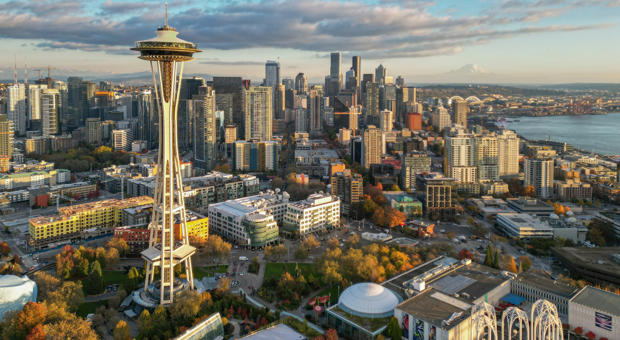 Thumbnail voor De bruisende metropool Seattle: ‘Waar imposante natuur ‘om de hoek’ ligt’