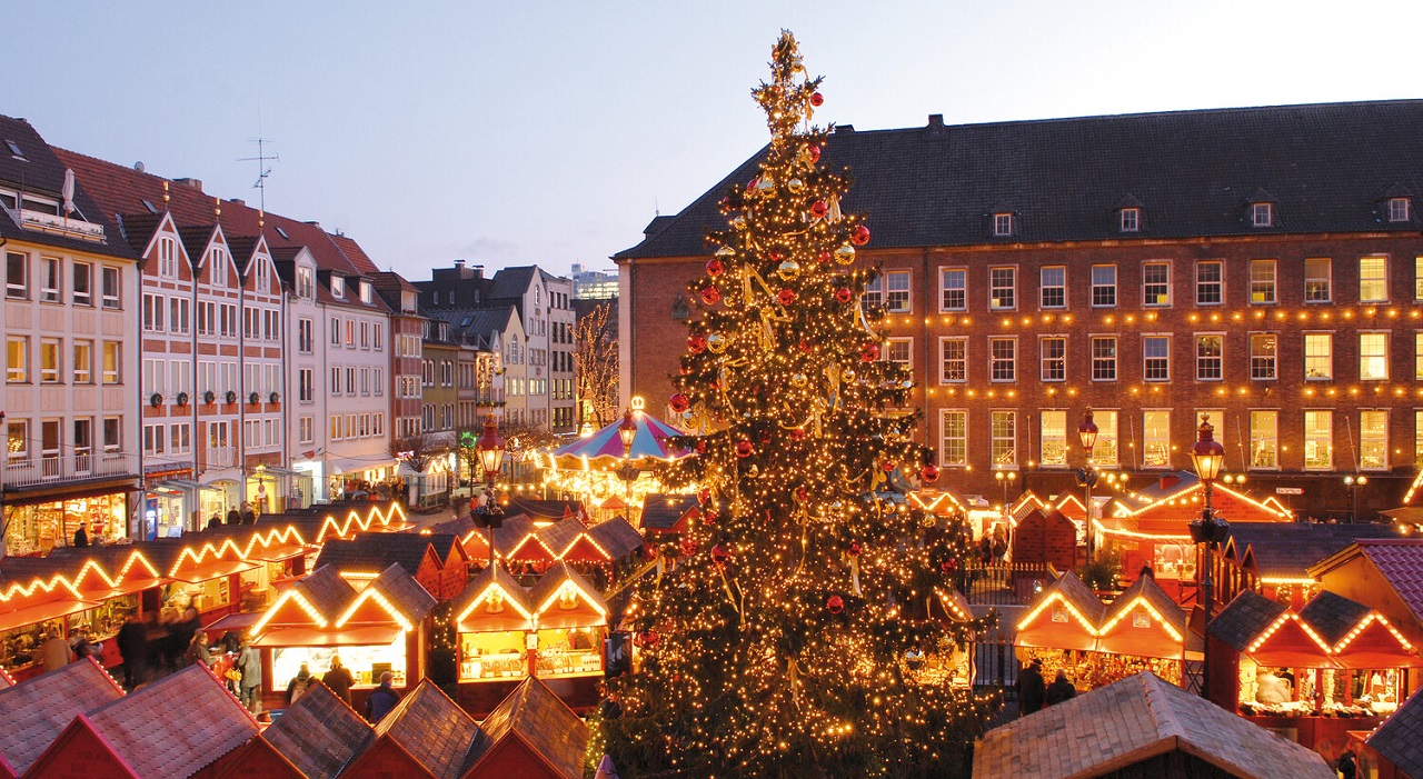 Thumbnail voor Met acht kerstmarkten dompelt Düsseldorf bezoeker zich weer onder in een sfeervolle kerstbeleving