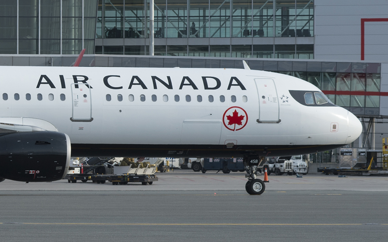 Thumbnail voor Canada verplicht vaccinatie voor alle vliegtuigpassagiers en crew