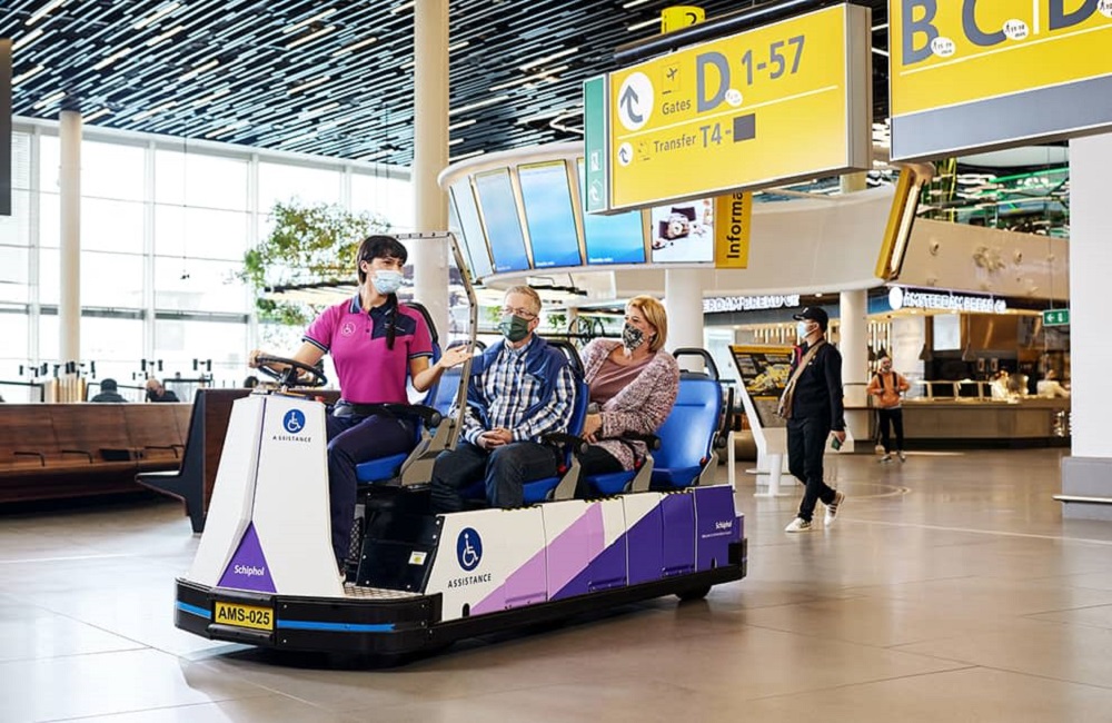 Thumbnail voor Steeds meer passagiers op Schiphol faken handicap om rijen te omzeilen