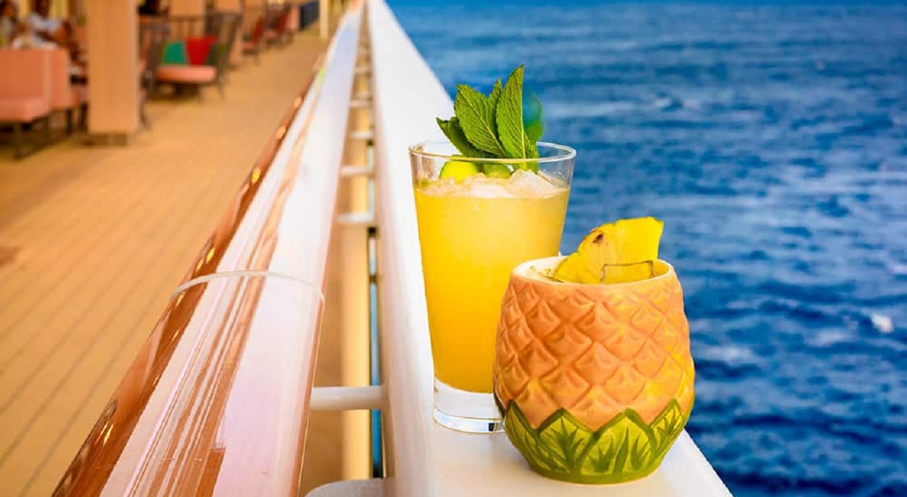 Thumbnail voor Norwegian Cruise Line vermindert voedselverspilling door eco-friendly cocktails te maken
