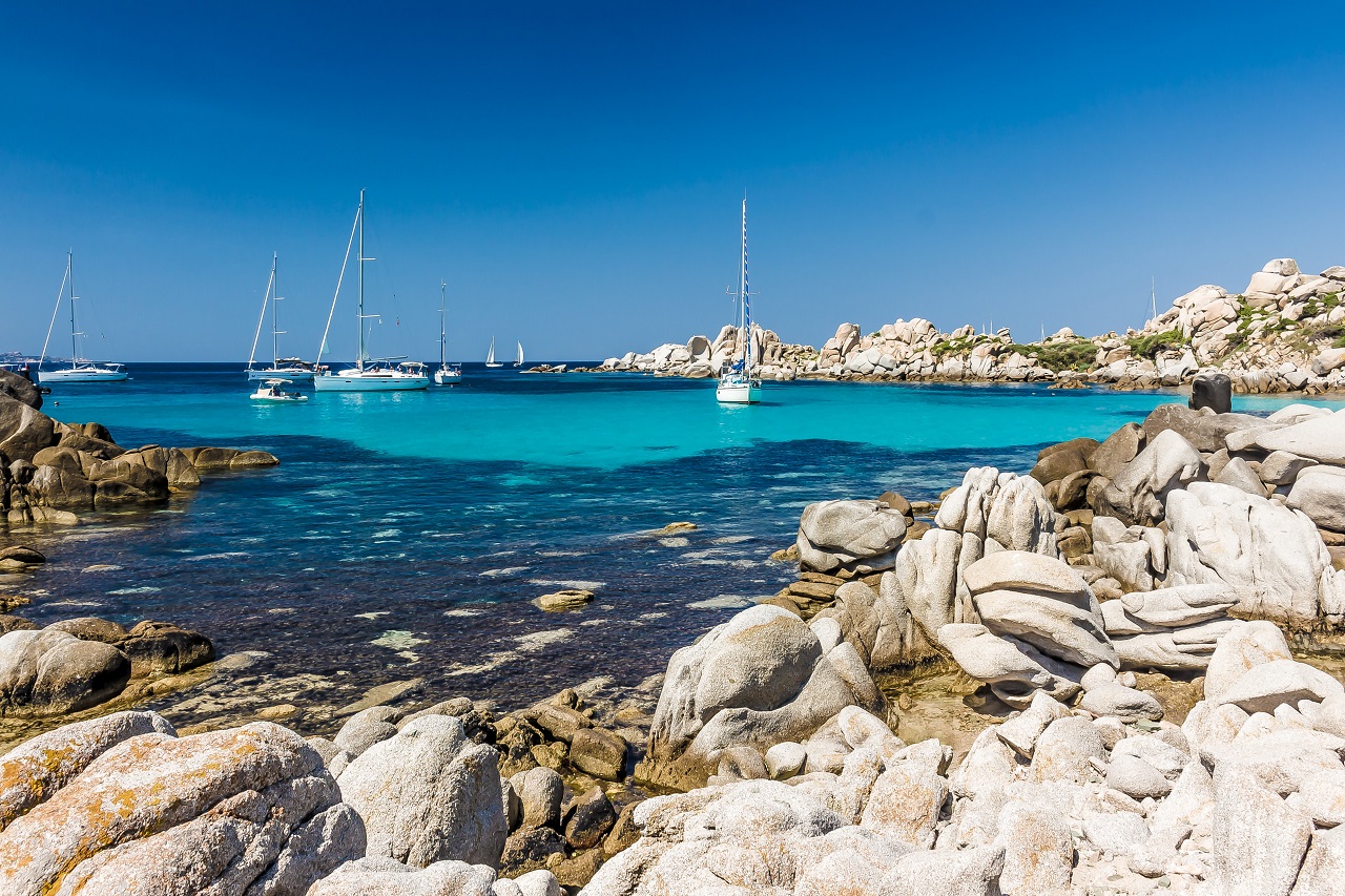Thumbnail voor Positief reisadvies voor Corsica en Hongarije