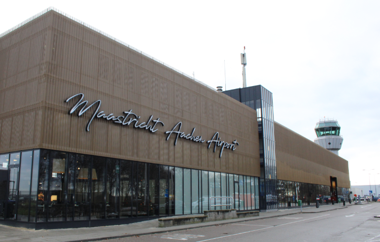Thumbnail voor Maastricht Airport bereikbaar ondanks wateroverlast en sluiting A2