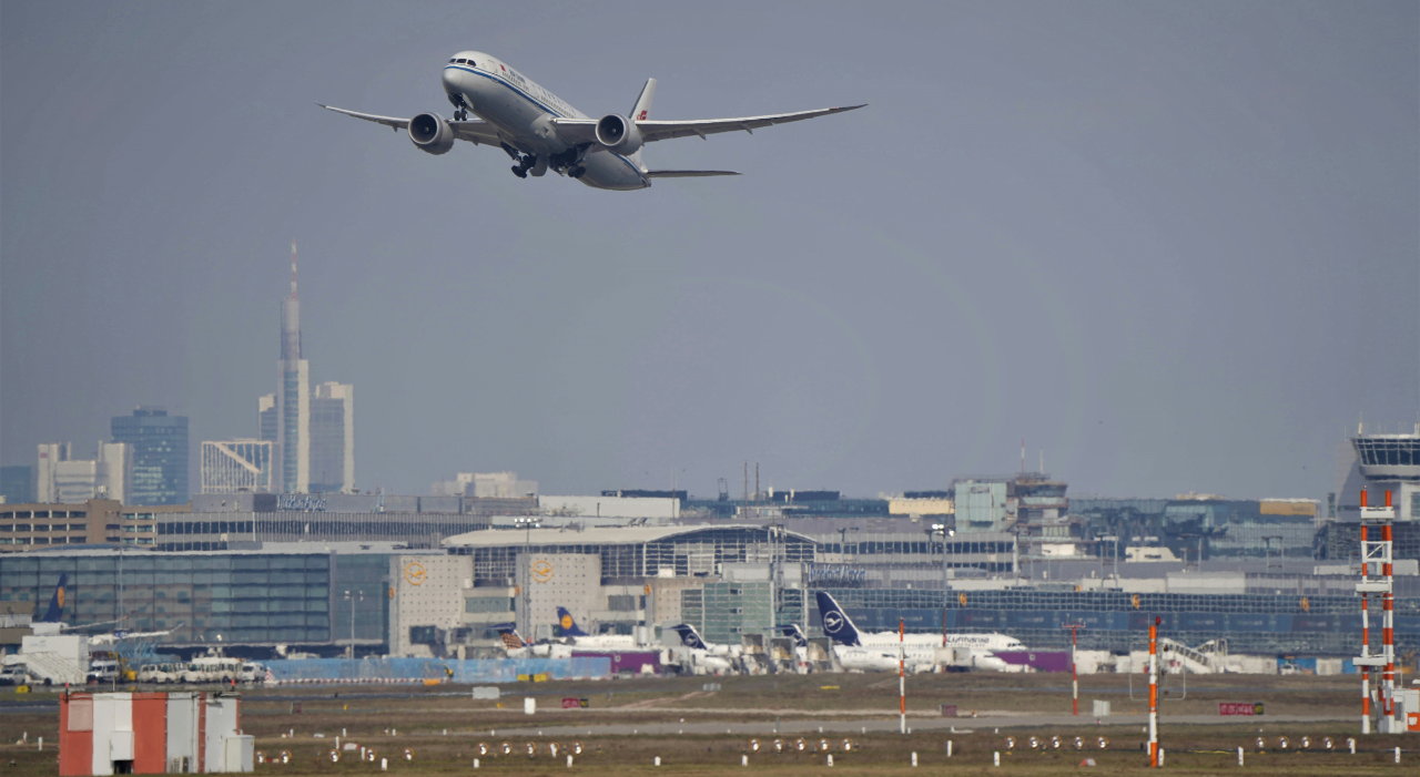 Thumbnail voor Luchthaven Frankfurt donderdag dicht voor vertrekkers om staking
