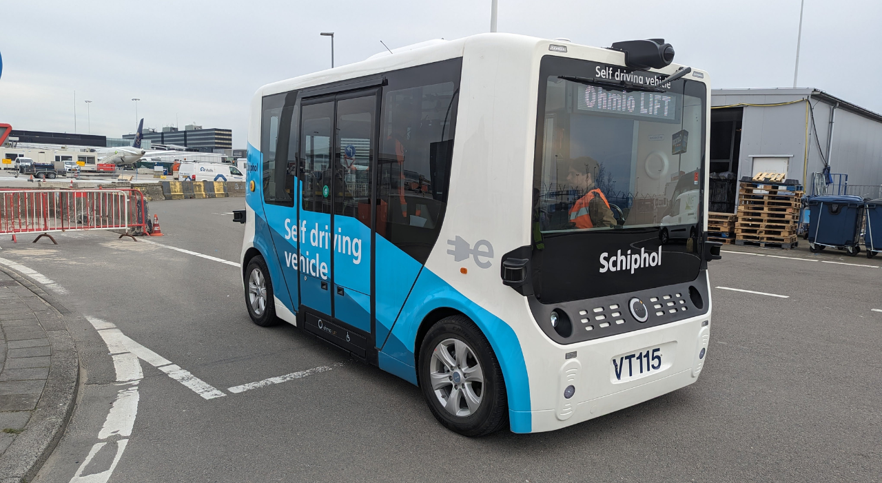 Thumbnail voor Schiphol maakt eerste proefritten met autonome bussen