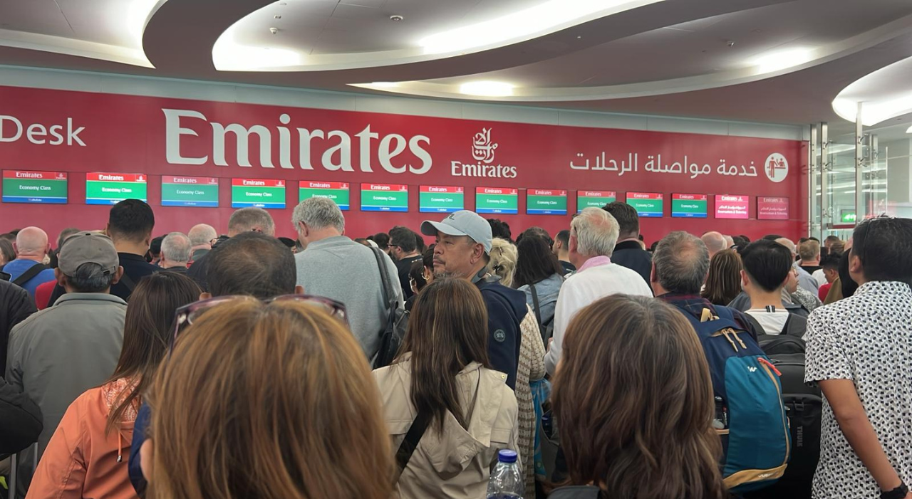 Thumbnail voor Reizigers al dagen vast op Dubai Airport: ‘De communicatie is zó slecht’