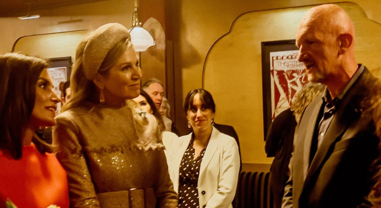 Thumbnail voor Tako Träger ontmoet Koningin Máxima en Koningin Letizia tijdens het Amsterdam Spanish Film Festival