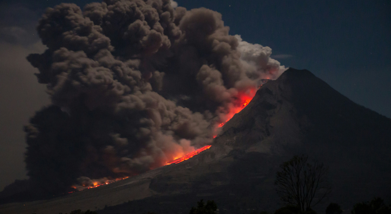 Thumbnail voor Indonesië evacueert duizenden mensen na vulkaanuitbarsting