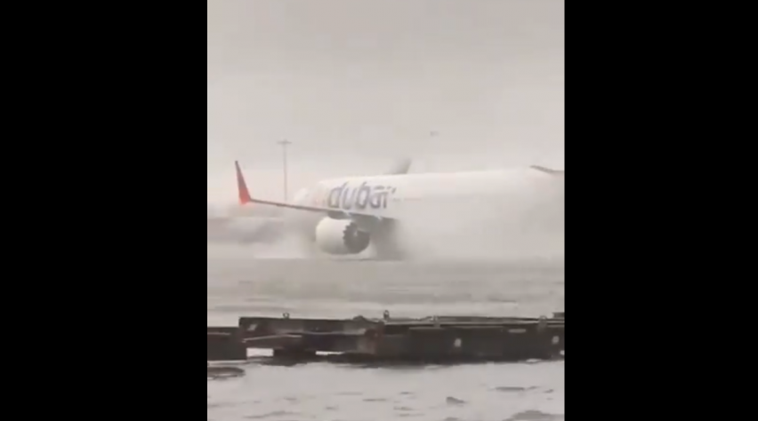 Thumbnail voor Video: Luchthaven Dubai tijdelijk dicht door extreme regenval