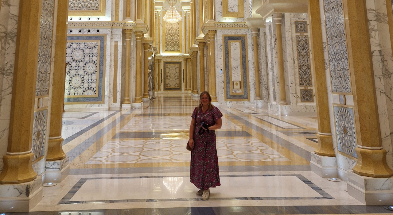 Thumbnail voor Manon Prins neemt je mee naar: Dubai en Abu Dhabi