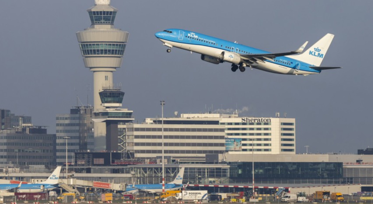 Thumbnail voor Aantal reizigers op Schiphol stijgt harder dan het aantal vluchten