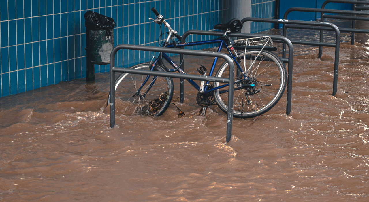 Thumbnail voor Storm Kirk veroorzaakt overlast in Spanje, buurlanden waarschuwen