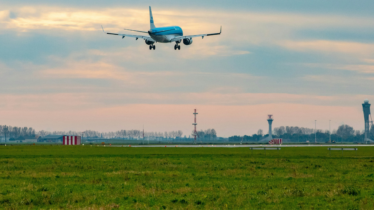 Thumbnail voor Nederlandse luchtvaart groeit gestaag: bijna 21 miljoen passagiers in tweede kwartaal 2025