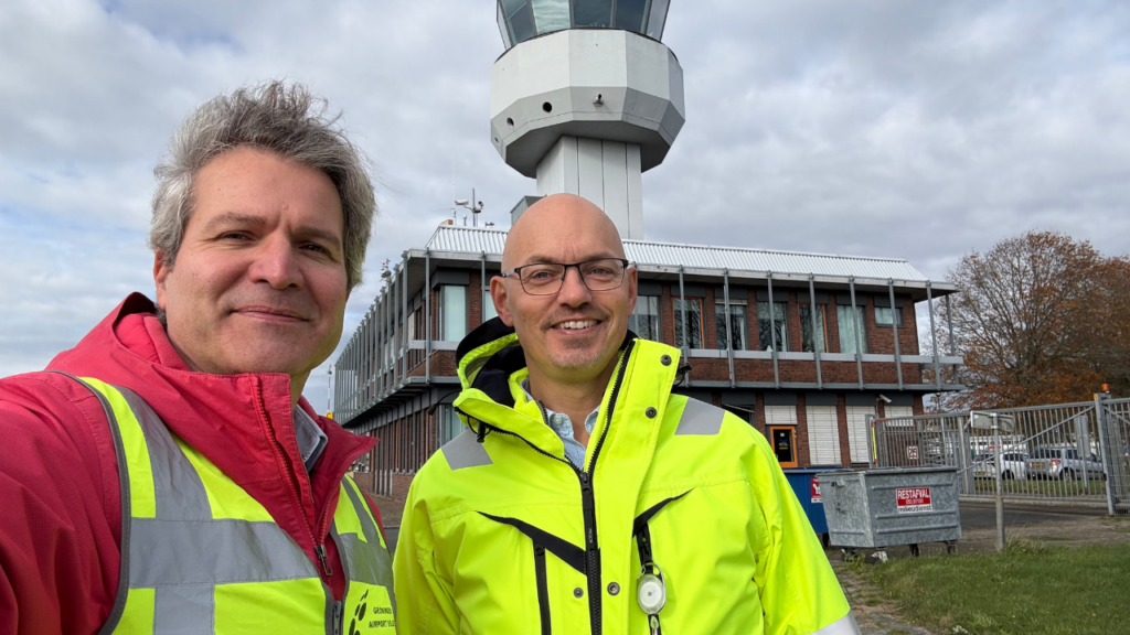 Bjorn Gianotten en Jonas van Dorp op Groningen Airport Eelde