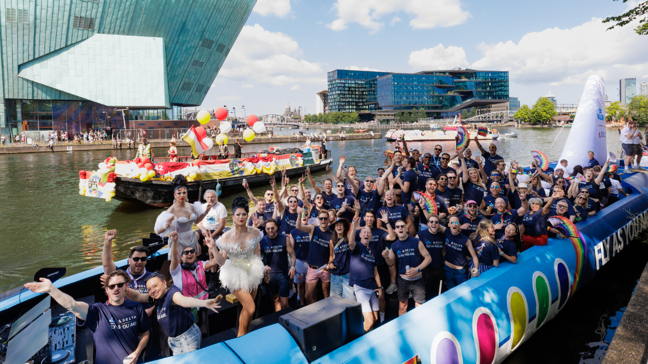Thumbnail voor ‘Fly As You Are’: KLM en andere reisorganisaties varen mee tijdens WorldPride